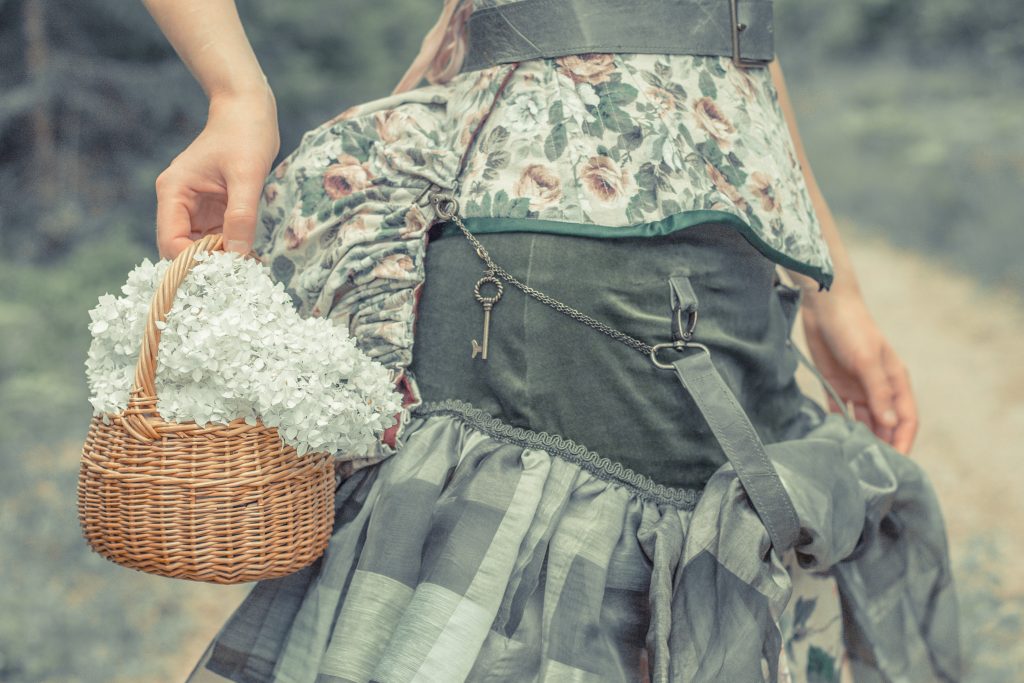 Korsett, kjol och turnyr, 1800-tal med inspiration av steampunk. Dräkt och foto: Julia Elstring Högberg, Mytomsydd 2019.