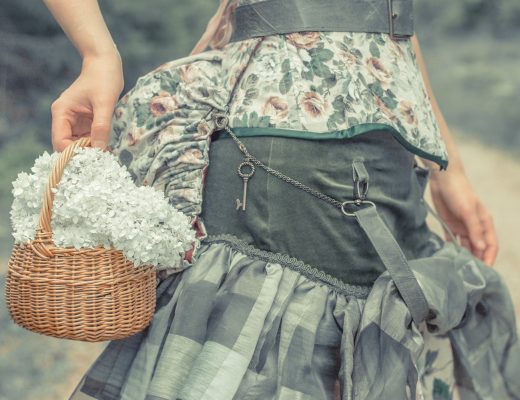 Korsett, kjol och turnyr, 1800-tal med inspiration av steampunk. Dräkt och foto: Julia Elstring Högberg, Mytomsydd 2019.