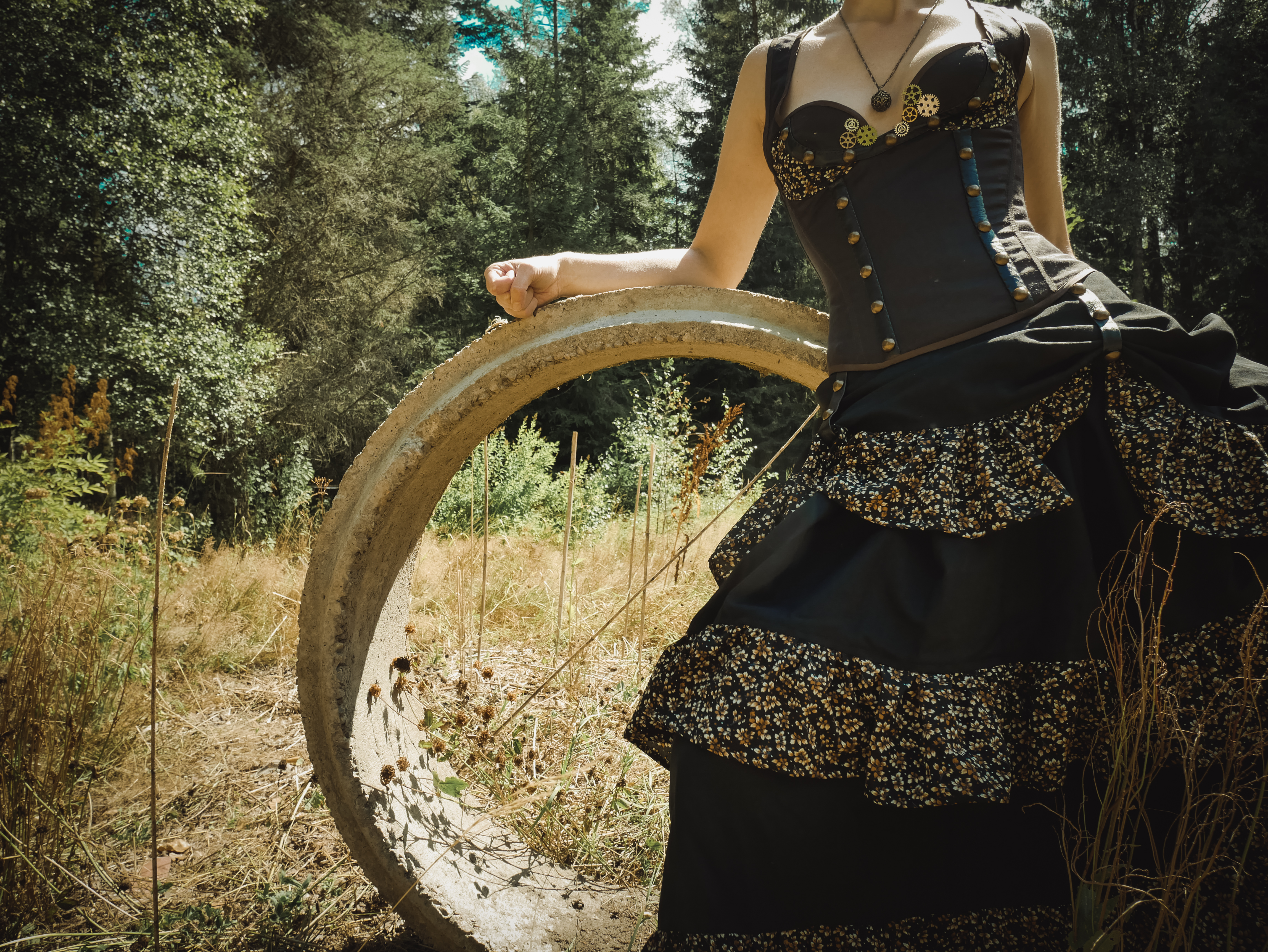 Steampunk-dräkt med korsett och kjol